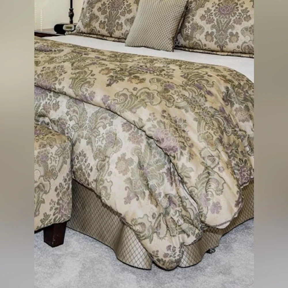 Windsor Croscill Comforter & Dust Ruffle - Picture 2 of 4
